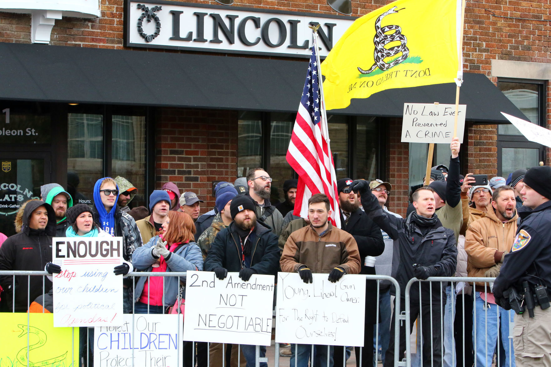 Gallery: March for Our Lives counterprotesters in Valparaiso